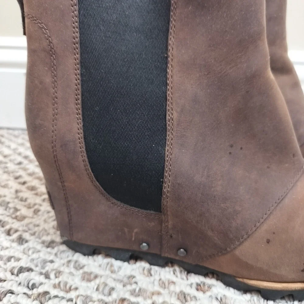 SOREL Joan of Arctic Wedge Chelsea Boots 9 Women's Elk Brown Leather Bootie